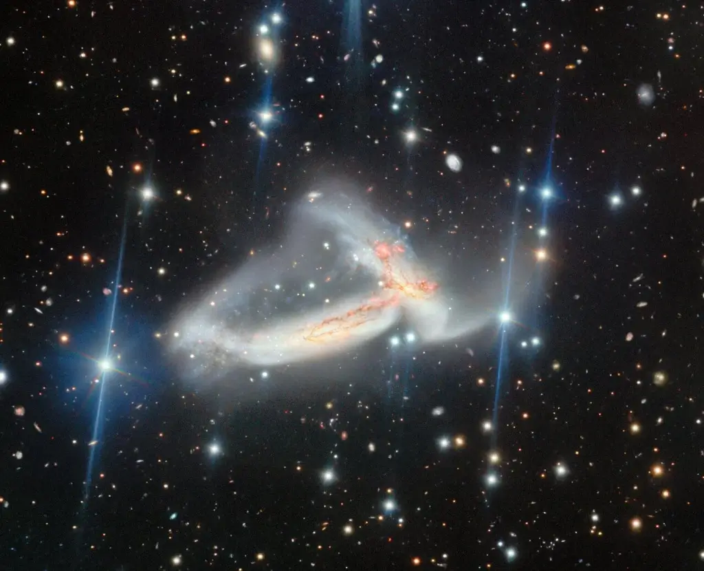 NGC 7253 – пара сливающихся спиральных галактик в созвездии Пегаса, снимок телескопа Gemini North